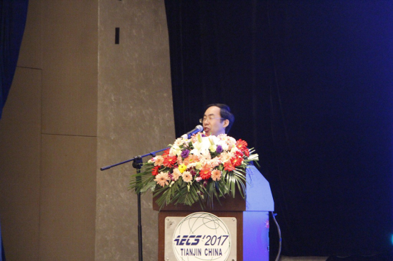 天津大学谢辉教授主持开幕式 天津大学谢辉教授主持开幕式